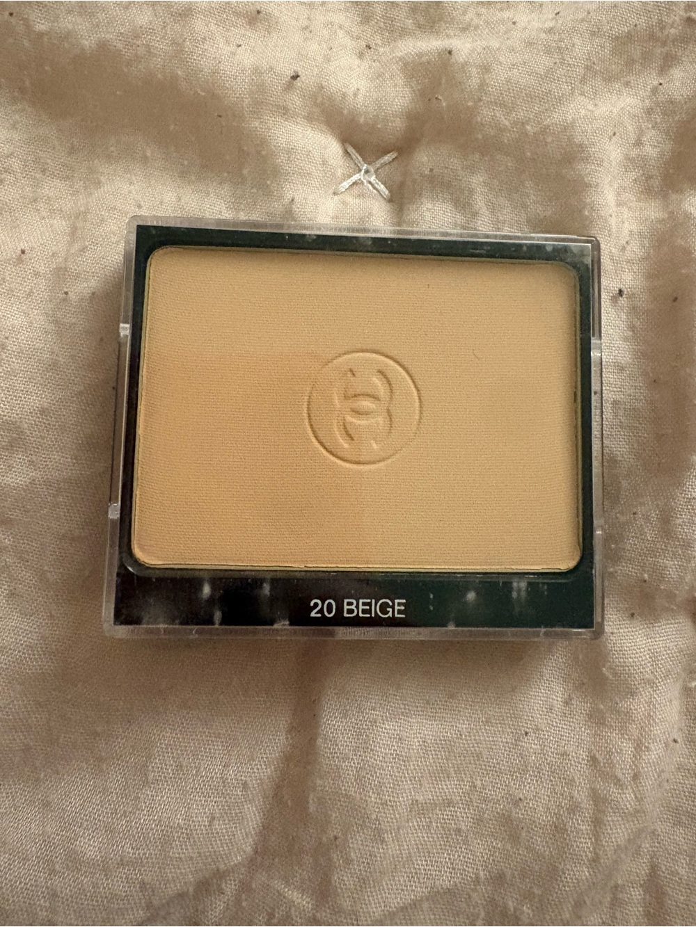 CHANEL Le Teint Ultra Tenue Ultrawear Flawless Compact Foundation 20 Beige